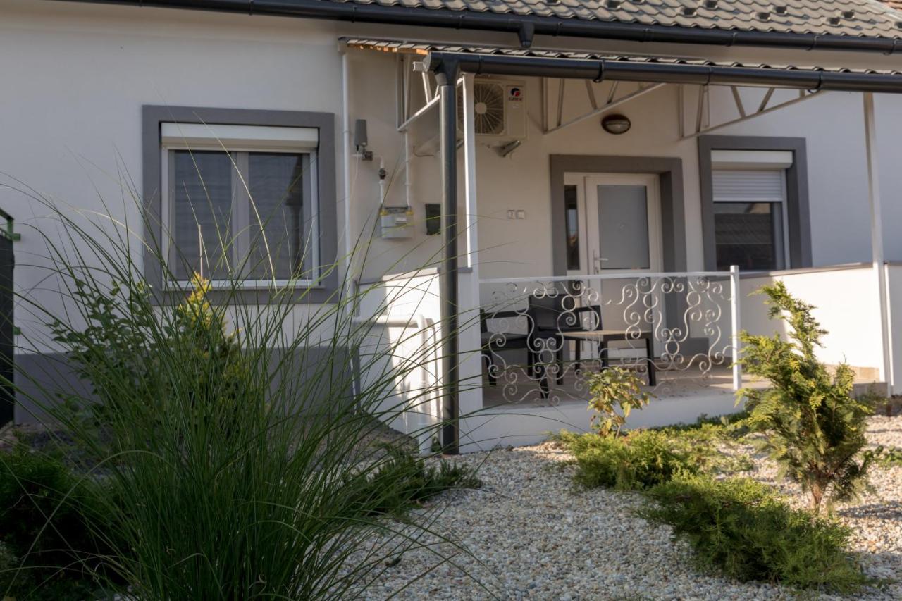 Gray House Apartman Apartman Pápa Kültér fotó